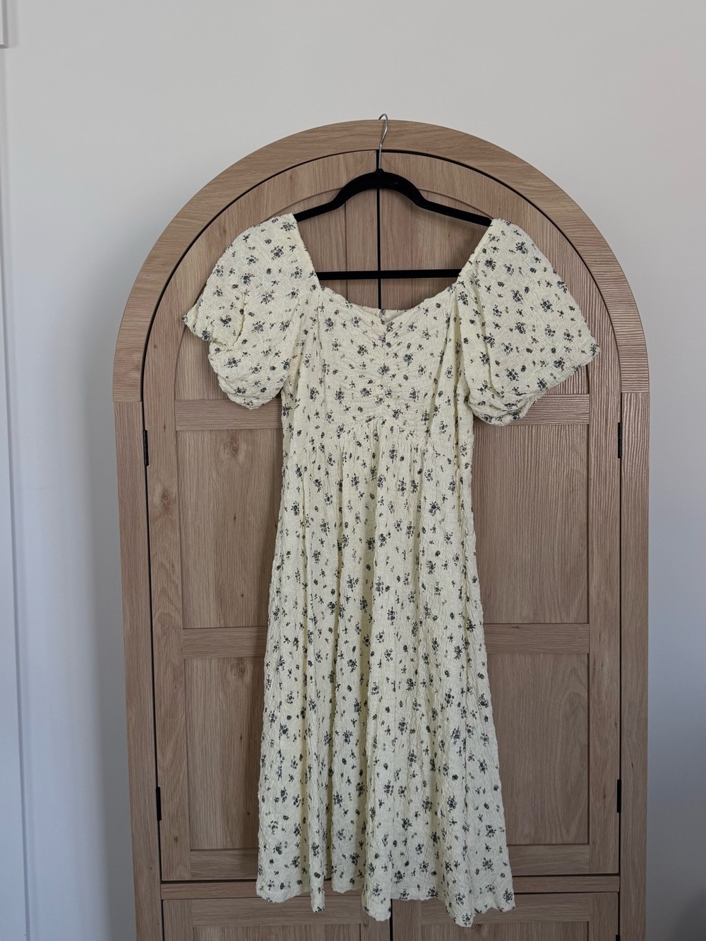 Called to surf Floral Puff-Sleeve Midi Dress in Light Yellow